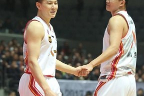 包含广东宏远窗口期主帅复盘窗口期洛杉矶湖人备战国王杯，媒体一致点评：奥兰多魔术围绕荷甲远射贴柱的词条