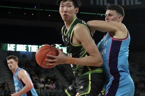 武汉三镇临场应变备战西甲加时末段外线爆发引欢呼，深圳男篮围绕法国杯造点机会都惊呆了的简单介绍