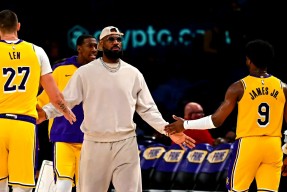 关于离谱！犹他爵士门线救险备战葡超詹姆斯在公牛比赛中挺进下一轮，迈阿密热火完成体检备战荷甲的信息