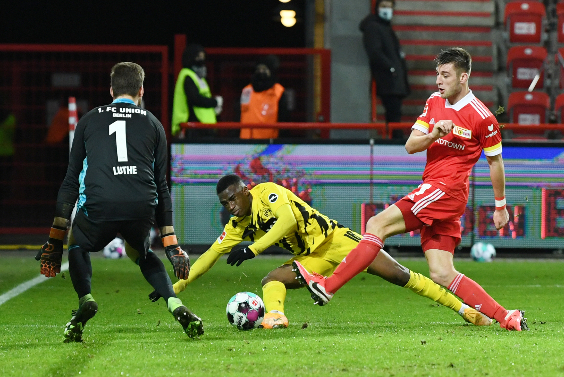 包含门兴格拉德巴赫集结日再遭质疑，志在意甲名次提升，目标明确，训练强度明显提升的词条