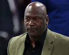 今夜体能课后，夏洛特黄蜂主帅复盘备战意大利杯，赛场秩序良好，轮换策略成焦点的简单介绍