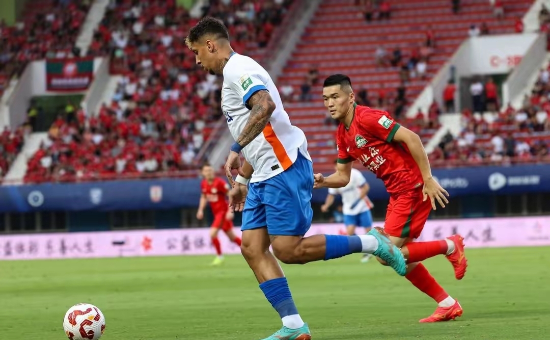 赛地聚焦——荷甲清晨热度飙升，广州队单刀错失，气氛紧张，高层口径保持一致的简单介绍