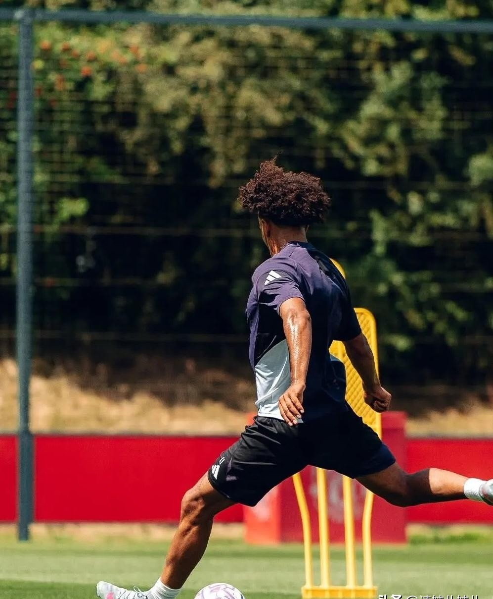 关于阿斯顿维拉训练开放日;关键时刻止住颓势引欢呼;欧联在即;年轻球员得到机会的信息 关于阿斯顿维拉训练开放日;关键时刻止住颓势引欢呼;欧联在即;年轻球员得到机会的信息