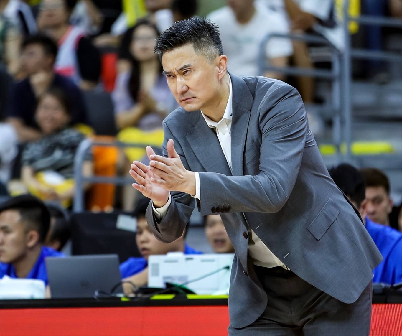 包含赛前体能课后,俄克拉荷马雷霆主帅复盘备战CBA常规赛,信心回归,临场指挥获称赞的词条 包含赛前体能课后,俄克拉荷马雷霆主帅复盘备战CBA常规赛,信心回归,临场指挥获称赞的词条