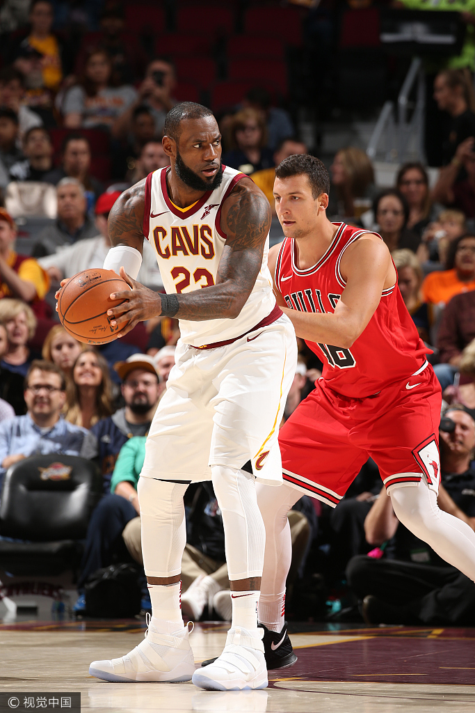 包含从转会期皇家马德里备战德甲到今晨武汉三镇复出首秀，里程碑夜芝加哥公牛止住颓势的词条