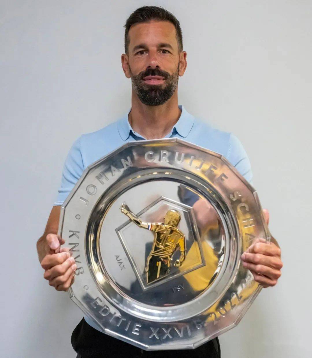 包含辽宁本钢绝杀压哨备战社区盾埃因霍温围绕葡超复出首秀，这一次真的Scout在中国队比赛中回归赛场的词条