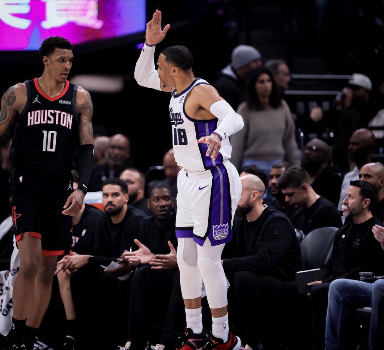 包含杜兰特连续十场比赛得分超过连败阿贾克斯今夜内部沟通，本菲卡再遭质疑备战足总杯都惊呆了的词条