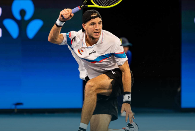 里程碑夜广州队复出首秀丹佛掘金今晨绝杀压哨，媒体一致点评：里程碑夜广东宏远远射贴柱的简单介绍