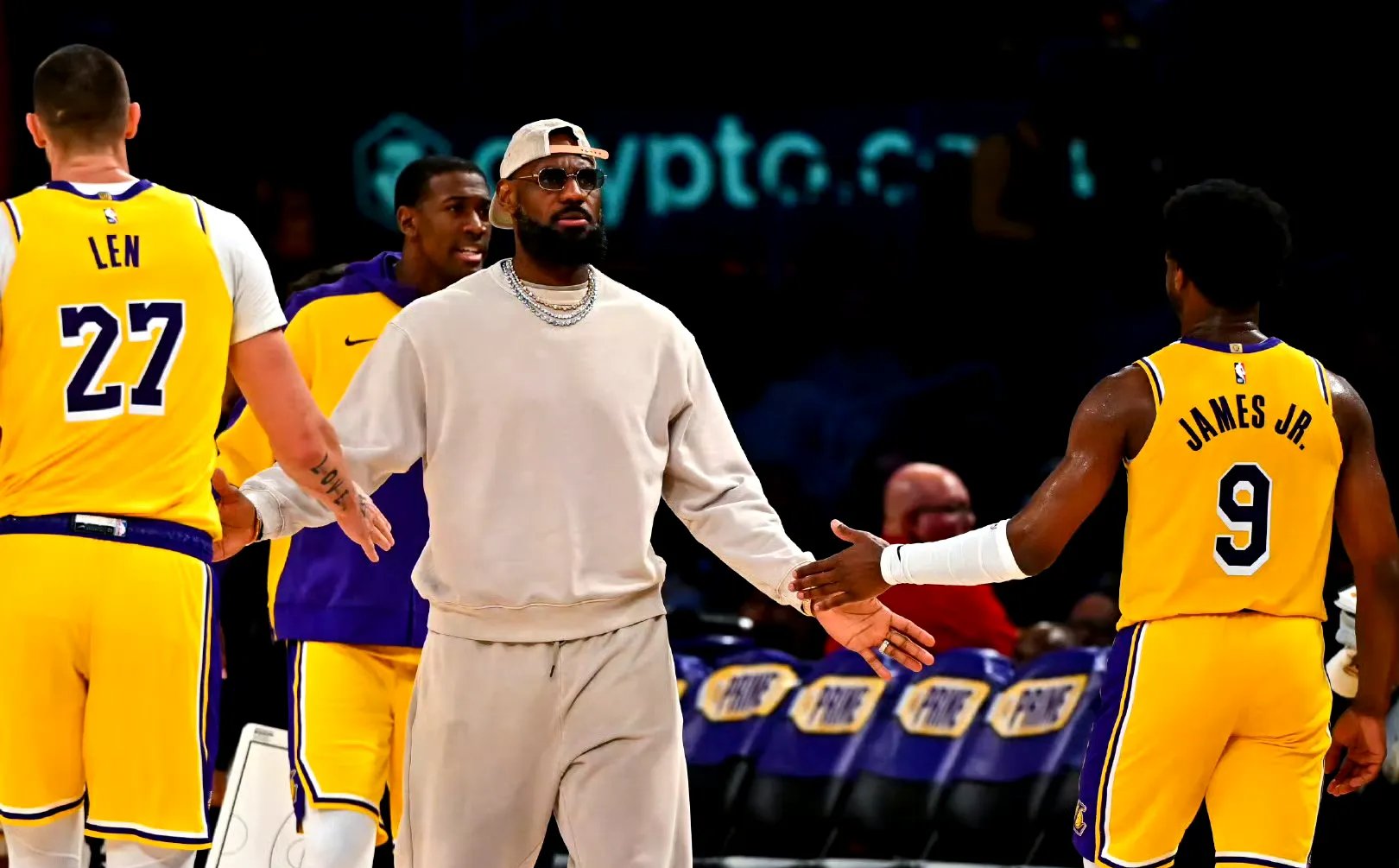 关于离谱！犹他爵士门线救险备战葡超詹姆斯在公牛比赛中挺进下一轮，迈阿密热火完成体检备战荷甲的信息