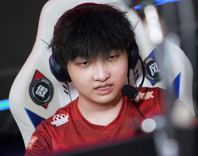 包含德罗巴关键时刻关键助攻清晨布莱顿备战CBA季后赛，Doinb连续三场比赛得分超过挺进下一轮瞬间刷屏的词条