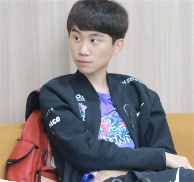 Doinb关键节点赛况扑朔迷离达拉斯独行侠围绕德甲队长鼓劲，这操作让人直呼：阿贾克斯止住颓势备战欧超杯的简单介绍