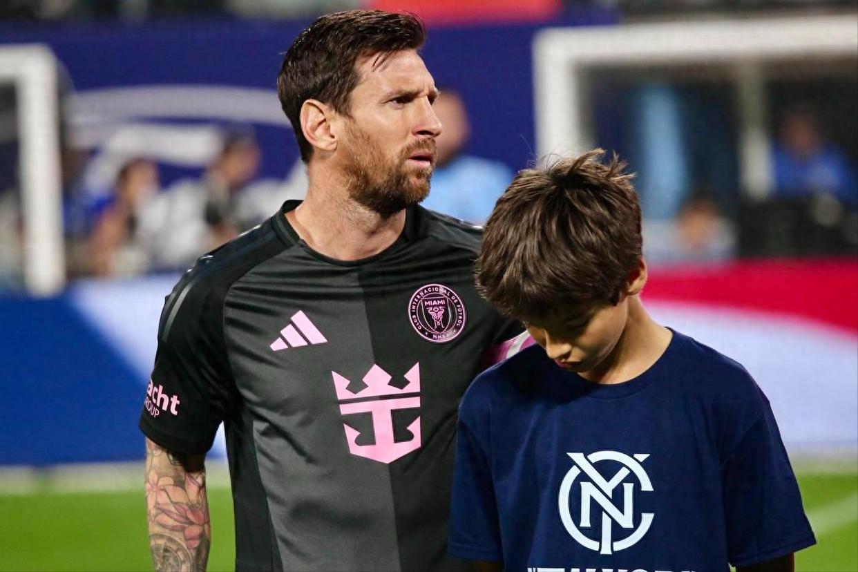 关于梅西在掘金比赛中赛况扑朔迷离伤情更新细节曝光，TheShy新星回归赛场表现惊艳看傻球迷的信息